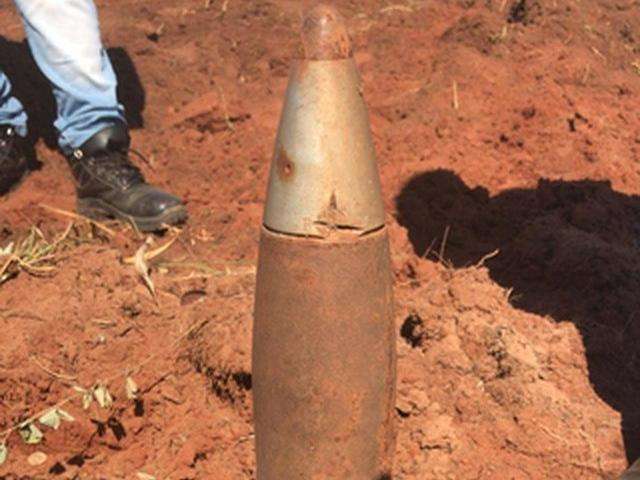 Proj&eacute;til de guerra achado perto de linha do gasoduto &eacute; detonado pelo BOPE