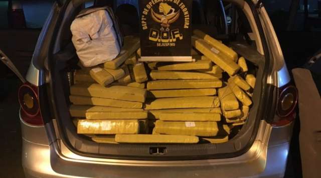 Jovem &eacute; preso com 413 quilos de maconha na BR-163 