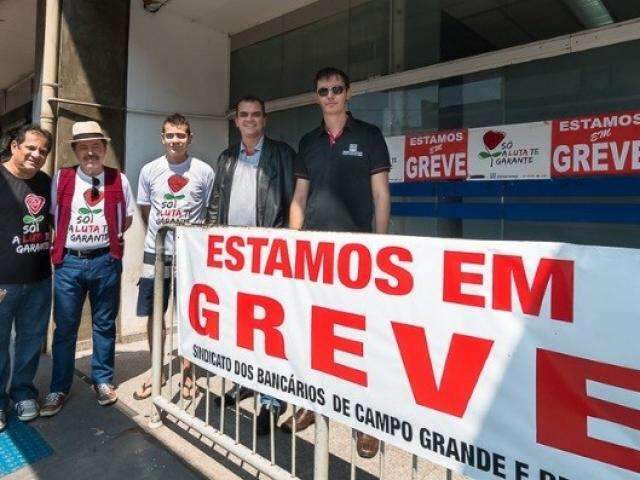 No 10&ordm; dia de greve, bancos e funcion&aacute;rios seguem longe de acordo