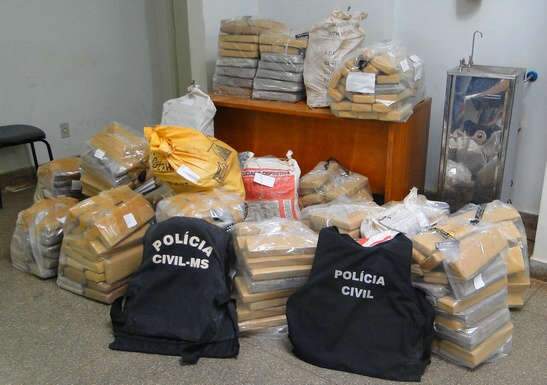  Traficantes abandonam Gol com 570 quilos de maconha em Parana&iacute;ba