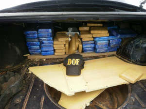  Carro carregado com 76 quilos de maconha &eacute; apreendido em Amambai