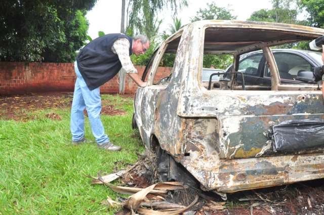 Preso por incendiar 5 ve&iacute;culos, homem diz que queimou outra Hilux