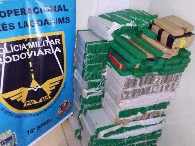 Pol&iacute;cia apreende 357 kg de maconha que era levada para SP em carro roubado