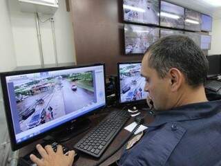 Central de videomonitoramento sob a tutela da Guarda Municipal deve fornecer imagens para a Polícia Civil agregar às investigações sobre roubo. (Foto: Arquivo)