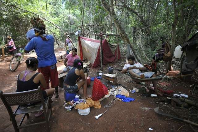 Em situa&ccedil;&atilde;o prec&aacute;ria, &iacute;ndios aguardam decis&atilde;o sobre vistorias