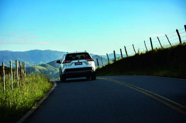 Toyota apresenta nova geração do RAV4 híbrido