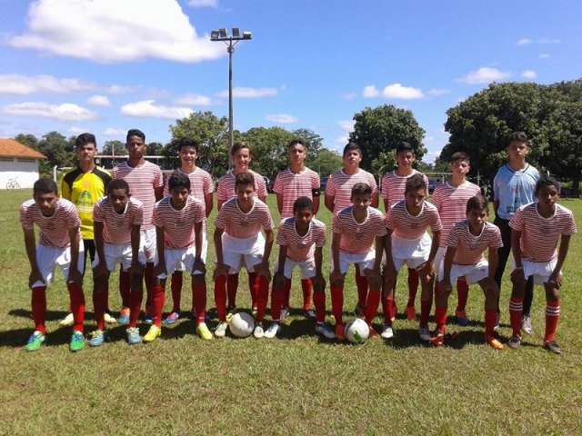 Copa de futebol de base re&uacute;ne equipes de oito munic&iacute;pios em Anast&aacute;cio