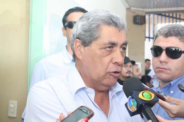 Governador avisa: se houver greve, policiais ter&atilde;o reajuste linear de 5%