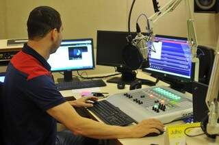 UFMS inaugura nova rádio, a 99.9 no dia 21 de junho, mas já da para escutar (Foto: Alcides Neto)