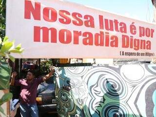 Esperança de serem realocados, conforme o líder comunitário Giulyano de Souza, persiste na Favela do Linhão do Noroeste (Foto: Marcos Ermínio)