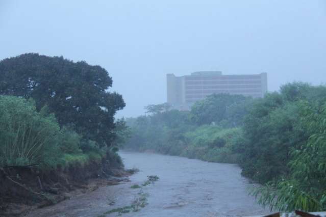 Chuva no in&iacute;cio da tarde foi mais forte no Centro e Jardim dos Estados