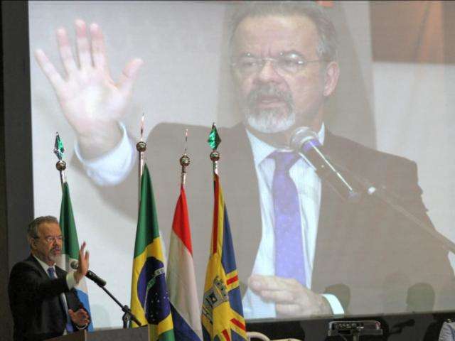 &quot;N&atilde;o tem base legal&quot;, afirma ministro sobre pedido de ressarcimento de MS