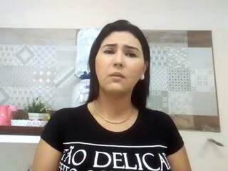 Pâmela Ortiz de Carvalho, emocionada, durante discurso em vídeo na rede social. (Foto:Reprodução/vídeo)