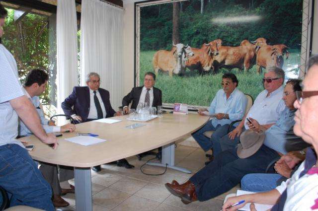 Pecuaristas aguardam PF para retomar fazendas ocupadas por &iacute;ndios