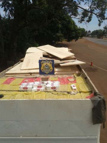 Carreta com 35 mil pacotes de cigarros contrabandeados &eacute; apreendida na BR-163