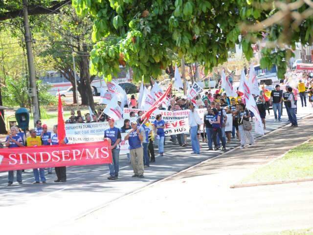 Analistas da Receita Federal param mais uma vez nesta quinta-feira