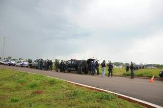 Várias equipes da Guarda Municipal acompanharam os funcionários da Semadur (Foto: Paulo Francis)