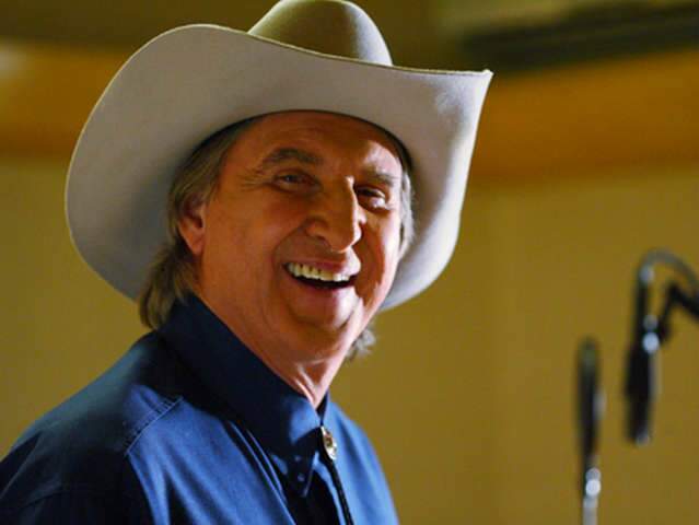  Show com S&eacute;rgio Reis marca abertura do 'Natal de Luzes' em Ribas do Rio Pardo