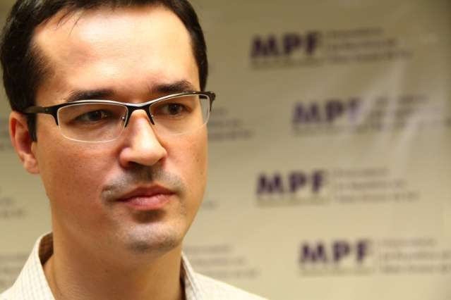 MPF coleta assinaturas por 10 medidas mais duras contra a corrup&ccedil;&atilde;o