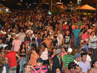 Carnaval na Fernando Corrêa levou grande público, mas registrou tiroteio neste ano. (Foto: Fernando da Mata)