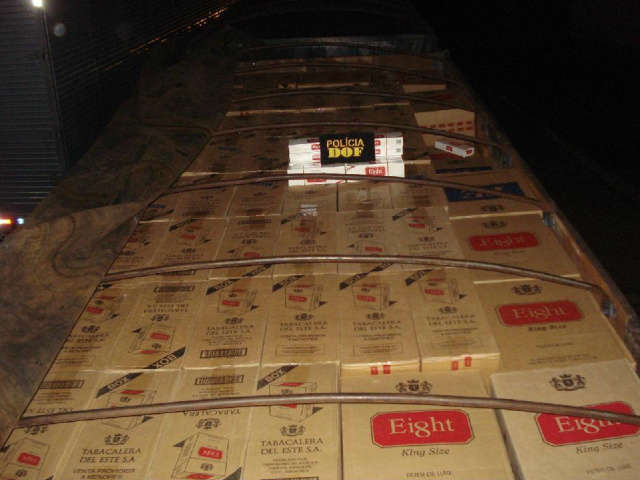  Policiais encontram 60 mil pacotes de cigarros contrabandeados