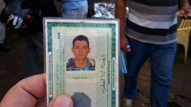 Jovem &eacute; morto a tiros ap&oacute;s discuss&atilde;o com dois homens em lanchonete