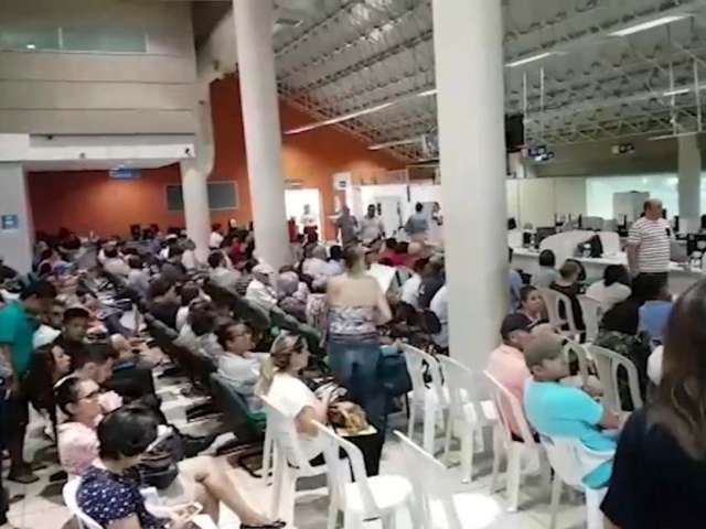 Contribuintes lotam Central para excluir taxa do lixo do IPTU