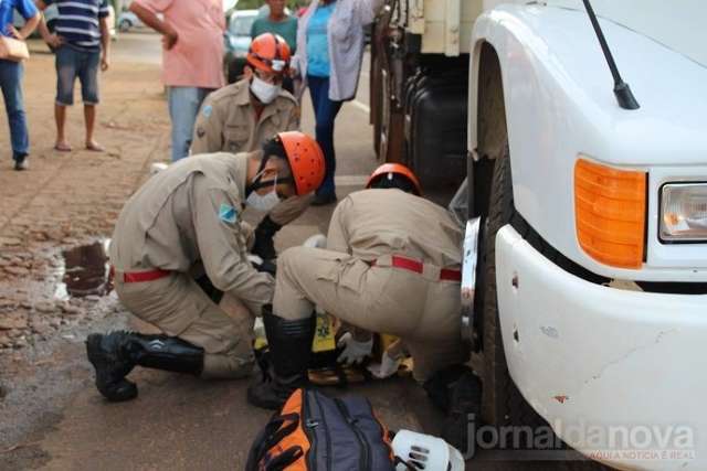 Coleta de lixo &eacute; prec&aacute;ria e exp&otilde;e garis a risco de acidentes em Nova Andradina