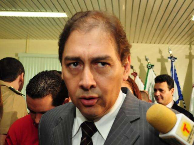Bernal defende secret&aacute;rio e ignora acusa&ccedil;&atilde;o de recebimento de propina