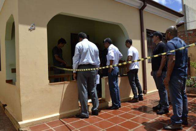 Suspeita de matar marido policial queria "vender tudo" e se mudar 