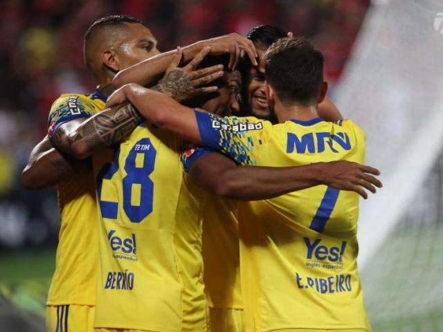 Coritiba at&eacute; empata, mas Flamengo garante vit&oacute;ria na prorroga&ccedil;&atilde;o 