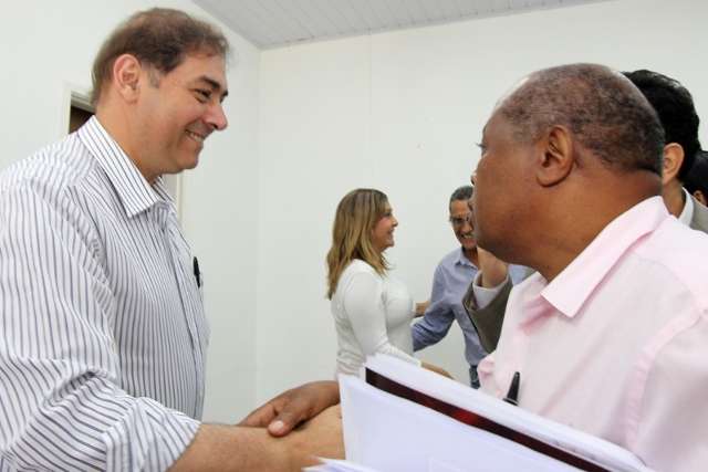 Bernal adia para 2016 reajuste dos professores que ter&atilde;o novo aumento em janeiro