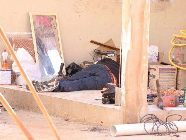 Dupla de motocicleta executa dois homens a tiros no bairro Nova Lima