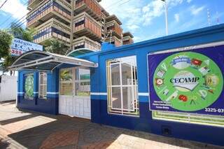 Colégio CECAMP fica na Avenida Fernando Corrêa da Costa, 569. (Foto: André Bittar)