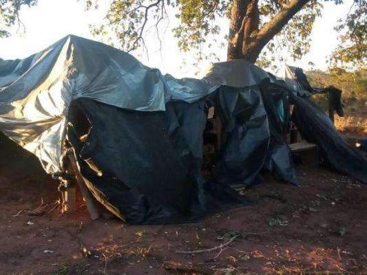Em regime de escravid&atilde;o, &iacute;ndios tinham de beber &aacute;gua em tanque de limpar fossa