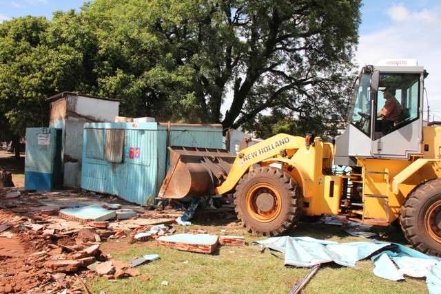 Em projeto reurbaniza&ccedil;&atilde;o, prefeitura remove barracas da linha internacional