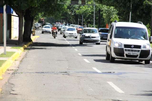 Para por fim ao caos, Agetran pro&iacute;be estacionamento e revolta lojistas