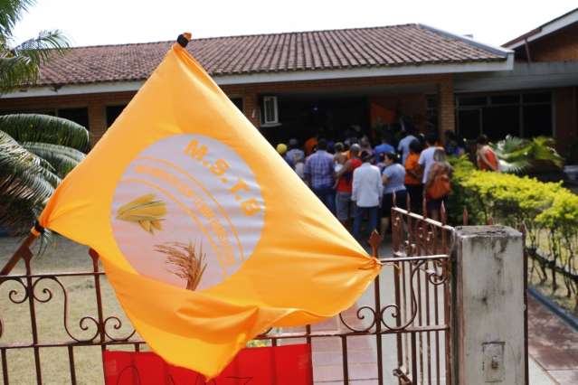 L&iacute;der nacional sem-terra diz que Justi&ccedil;a s&oacute; &eacute; r&aacute;pida contra Lula e Dilma