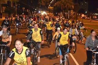 Cerca de 300 pessoas pedalaram pela Afonso Pena em ação de conscientização (Foto: Marcos Ermínio)