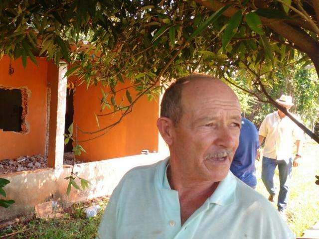 Emha transfere casal de idosos para o Indubrasil e garante 368 moradias