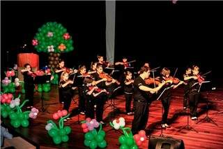 Orquestra MAC Escola Paulo Freire emociona e revela talentos na música
