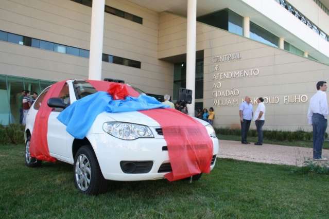 M&eacute;dico veterin&aacute;rio recebe carro zero ganho em sorteio do IPTU