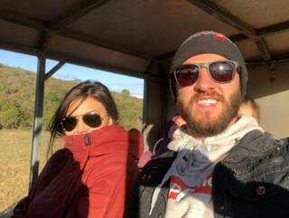 Isabella e Marcos passaram 20 dias na África do Sul, em passeios engajados, safaris e visitas a projetos sociais. (foto: Acervo Pessoal)