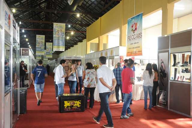 Feira de cal&ccedil;ados re&uacute;ne 400 lojistas e espera movimentar R$ 7,5 mi