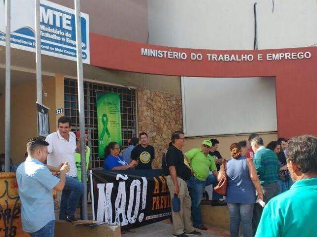Protesto contra reformas afeta 320 atendimentos di&aacute;rios em minist&eacute;rio