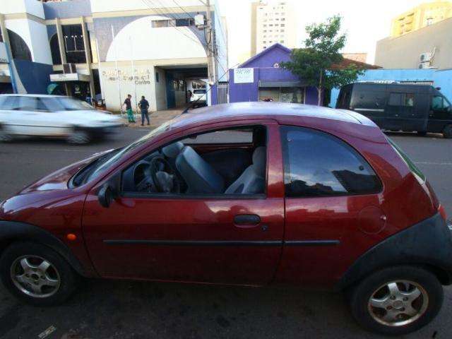 Fam&iacute;lia &eacute; rendida na garagem de casa e tem carro e objetos roubados 