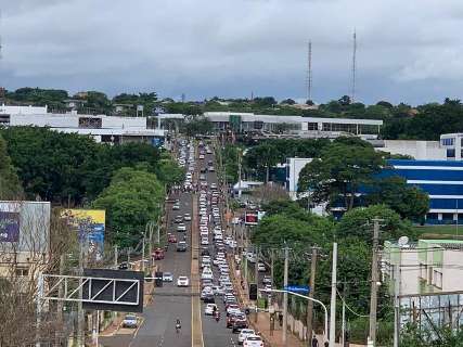 Perto de fechamento de portões do Enem, congestionamento tumultua a Ceará