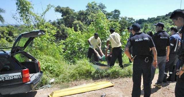 Pol&iacute;cia encontra corpo e testemunhas dizem ser de mulher espancada 