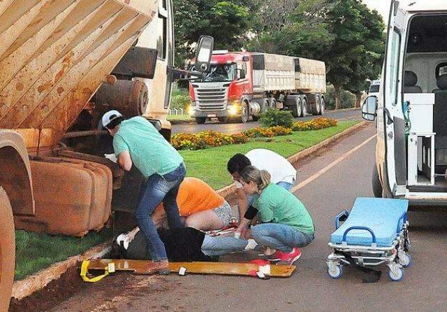 Morre ciclista que se envolveu em acidente com caminh&atilde;o em Sidrol&acirc;ndia 