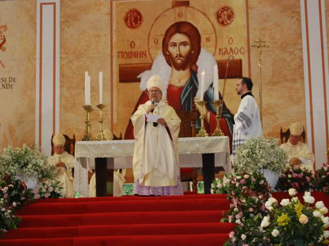  Em momento hist&oacute;rico, Dom Dimas assume arquidiocese da Capital